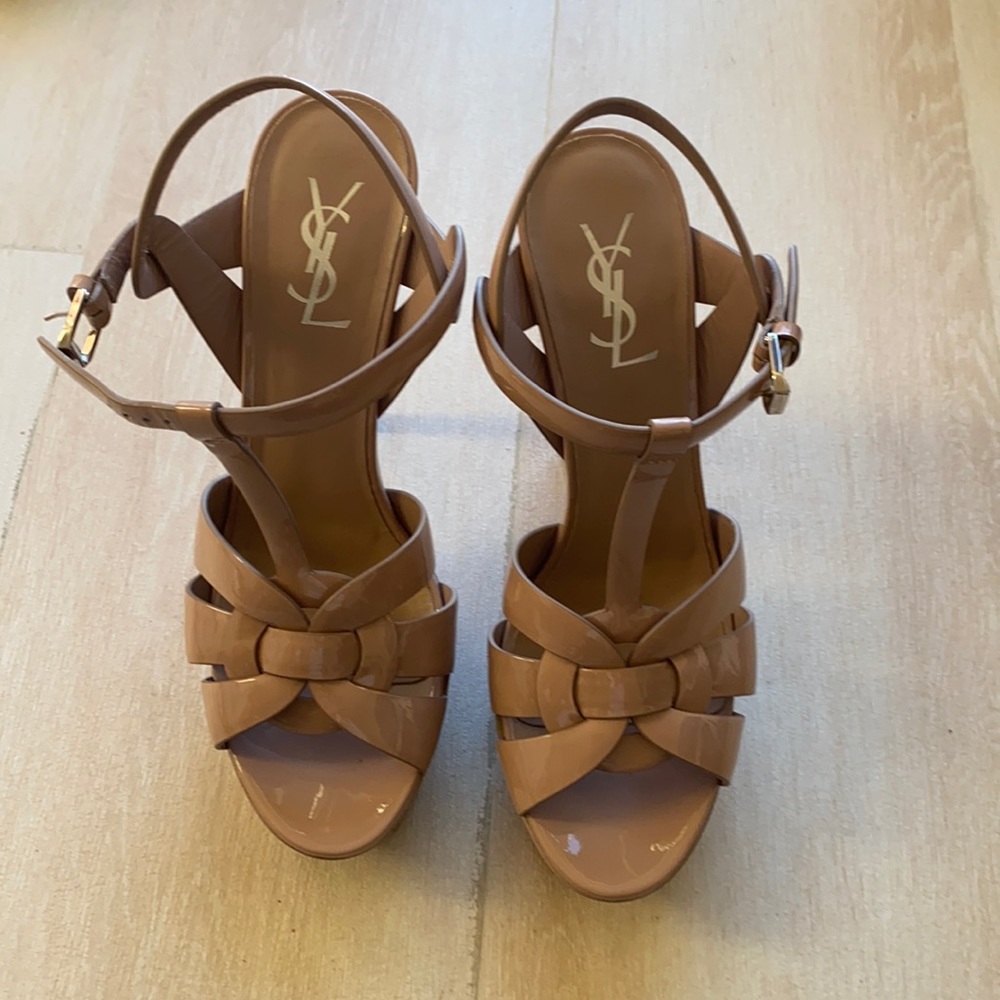 Saint Laurent TRIBUTE PLATFORM SANDALS IN PATENT LEATHER